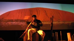 démonstration de didgeridoo, sydney, australie